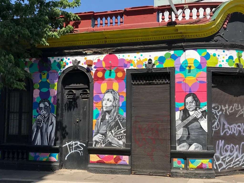 Street Art Safe Travel To Chile: Beautiful Pictures of women playing instruments